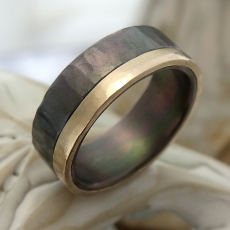 ダークメタルの結婚指輪